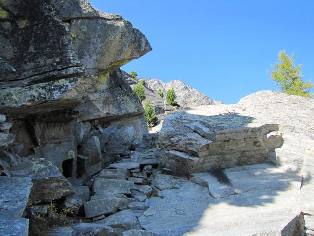 über Felsen und Steintreppen geht es aufwärts