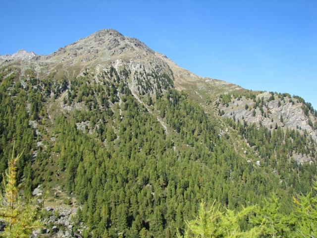 auf der anderen Talseite müssen wir wieder rauf. Rechts die Aussichtsterrasse von Rote-Biel