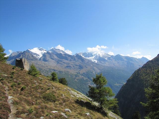 Blick auf die andere Talseite vom Saastal, zum Fletschhorn, Lagginhorn und Weissmies