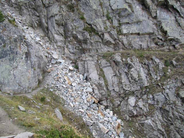 bei Punkt 2275 m.ü.M. direkt unterhalb vom Wannehorn, müssen einzelne Runsen überquert werden