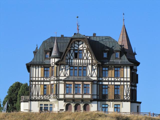 die im Viktorianischem Stil, 1902 erbaute Villa Cassel auf der Riederfurka
