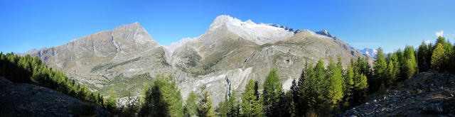 Breitbildfoto bei Silbersand 1922 m.ü.M. mit Blick auf Sparrhorn, Gr.Fusshorn, Rotstock und Geisshorn