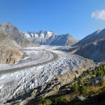 Breitbildfoto bei Punkt 2035 m.ü.M. mit Blick auf den grossen Aletschgletscher und die Walliser Fiescherhörner