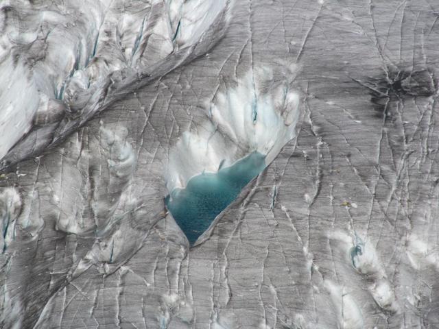 leider schmilzt auch der grosse Aletschgletscher dramatisch. Jährlich um 20m