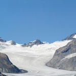 sehr schönes Breitbildfoto mit Blick Richtung Jungfrau, Jungfraujoch, Mönch und Konkordiaplatz