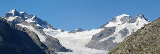 sehr schönes Breitbildfoto mit Blick Richtung Jungfrau, Jungfraujoch, Mönch und Konkordiaplatz