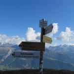 beim Wegweiser Kreuzung 2623 m.ü.M. führt der Weg steil hinauf