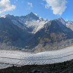 Breitbildfoto von der Bergstation aus gesehen zum grossen Aletschgletscher
