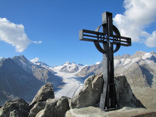 wir haben das Gipfelkreuz vom Eggishorn 2926 m.ü.M. erreicht