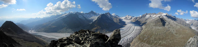 traumhaftes Breitbildfoto vom Eggishorn aus gesehen mit Aletschgletscher und Fieschergletscher