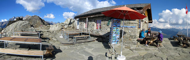 Breitbildfoto von der Berghütte bei der Bergstation Eggishorn