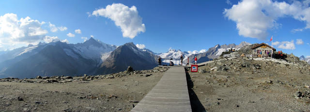sehr schönes Breitbildfoto von der Berghütte bei der Bergstation Eggishorn