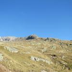 unvermittelt taucht am Horizont das Sparrhorn auf. Punkt 2441 m.ü.M. auf Schafblattjini