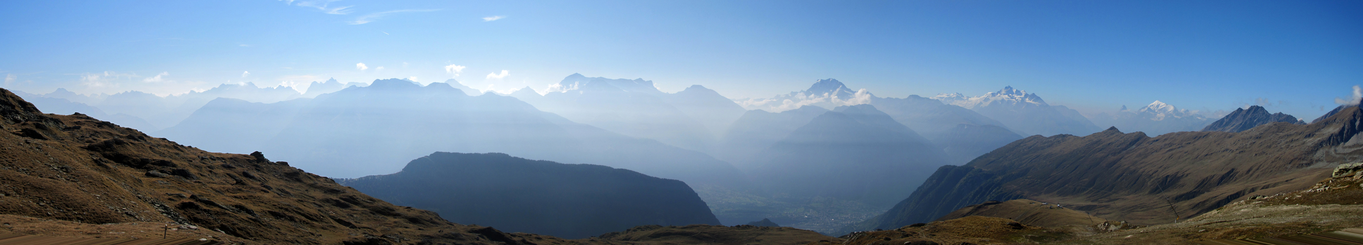 sehr schönes Breitbildfoto mit Lagginhorn und Fletschhorn, die Mischabelgruppe, Matterhorn und Weisshorn