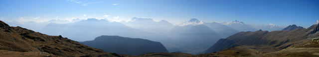 sehr schönes Breitbildfoto mit Lagginhorn und Fletschhorn, die Mischabelgruppe, Matterhorn und Weisshorn