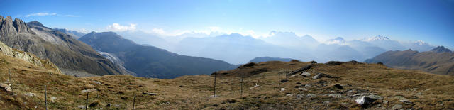 Breitbildfoto mit Blick Richtung Grosser Aletschgletscher und Eggishorn