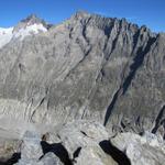 gut ersichtlich der neu erbaute Panoramaweg der zur Oberaletschhütte führt