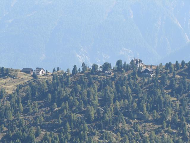 Blick auf die andere Talseite zur Riederfurka und die Villa Cassel