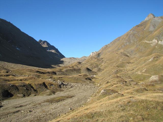 Blick ins Val Corno und Passo del Corno. Links der Griesshorn/Corno Gries