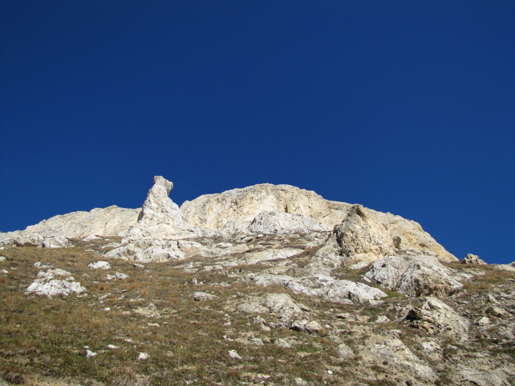 Blick hinauf zum Nufenenstock