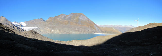 Breitbildfoto vom Griessee von Punkt 2464 m.ü.M. ausgesehen
