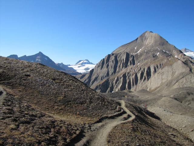 kurz vor der Schweiz-Italienischen Grenze mit Blick Richtung Corno di Ban, Ofenhorn und Bättelmatthorn