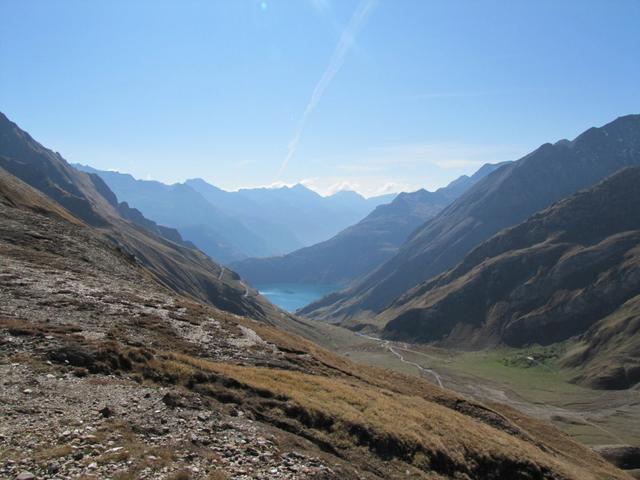 Blick nach Italien ins Valle del Gries mit Stausee Lago di Morasco und ins Val Formazza