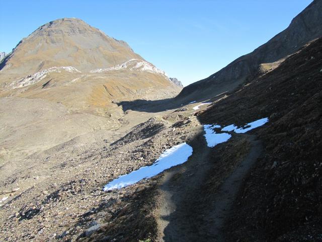 der Weg führt uns nun wieder zurück zum Cornopass und zur Capanna Corno Gries