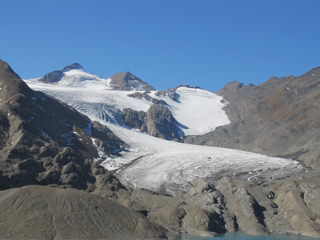 Blick zum Griesgletscher mit Rothorn und Blinnenhorn