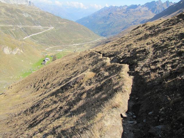 beim Abstieg zur Nufenenpassstrasse und dem Parkplatz Alpe di Cruina 2002 m.ü.M