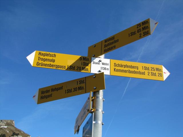 Wegweiser bei der Wegkreuzung Stand 1738 m.ü.M. nun beginnt der Aufstieg auf den Hohgant