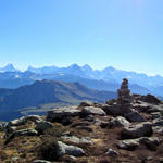 schönes Breitbildfoto von Punkt 2135 m.ü.M. aus gesehen mit Blick ins Berner Oberland