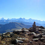 schönes Breitbildfoto von Punkt 2135 m.ü.M. aus gesehen mit Blick ins Berner Oberland