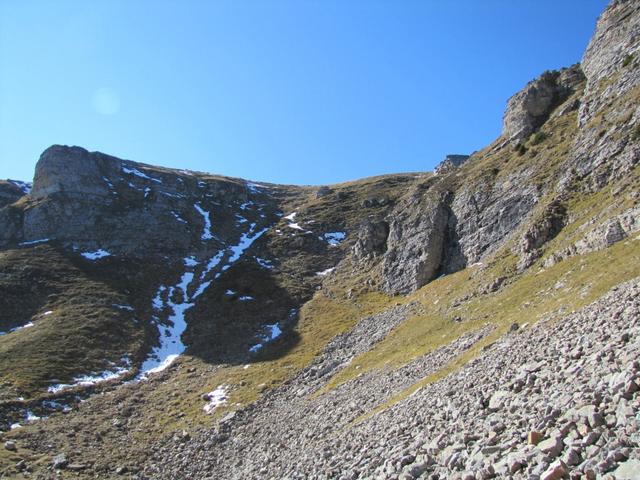 Blick nach oben zur Hohgant. Von dort oben sind wir runtergelaufen