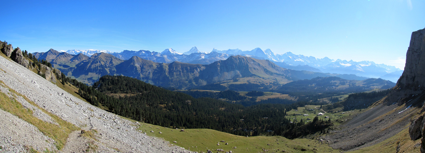 schönes Breitbildfoto mit Blick Richtung Ällgäuli