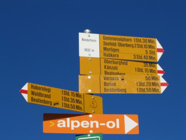 Wegweiser auf dem Niederhorn 1932 m.ü.M.