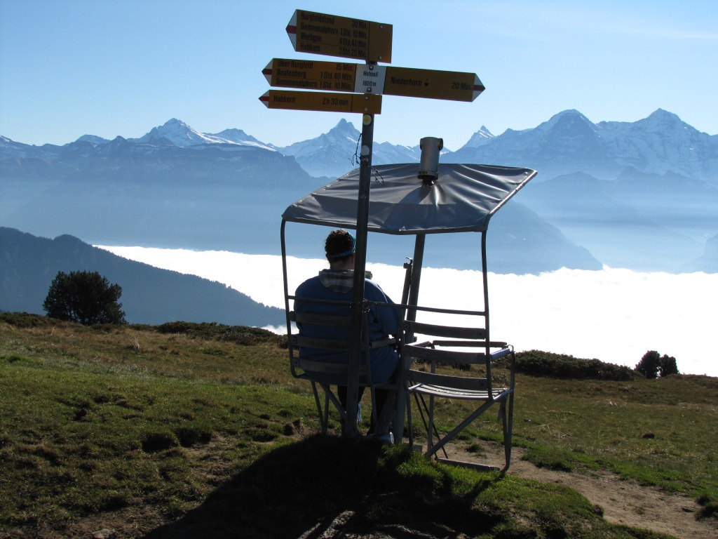 bei der Wegkreuzung Hohseil 1920 m.ü.M. unser nächstes Ziel, Burgfeldstand