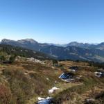 bei Punkt 1905 m.ü.M. wir wandern nun wieder unter der Sonne