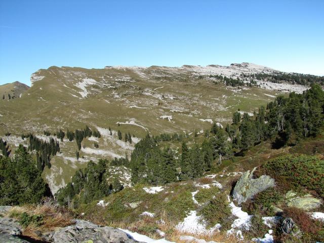 auf dem Weg nach Oberberg mit Blick auf den Osthang der Sieben Hengste