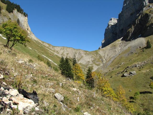 kurz unterhalb Punkt 1588 m.ü.M. wo wir danach wieder auf den regulären Weg gestossen sind