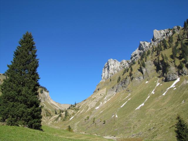 Bei Oberhofner Blick zurück zur Sichle. Rechts der Steilhang den wir überquert haben