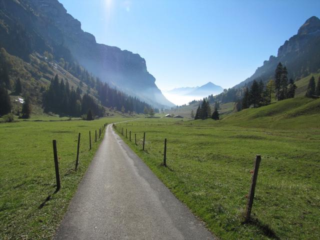 von Hinterstberg aus, beginnt das mühsame Teilstück, das alles auf der Asphaltstrasse führt