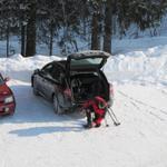 bei -18 Grad, werden auf dem Parkplatz die Schneeschuhe angezogen