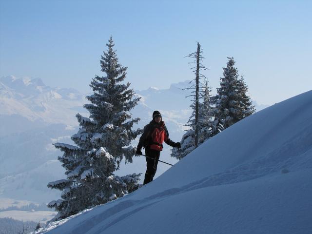 Mäusi ist von der Schneeschuhtour begeistert