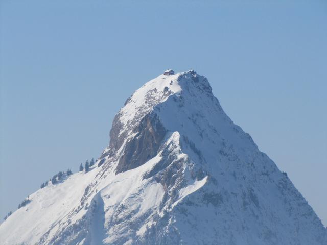 der Grosse Mythen und das Berggasthaus auf dem Gipfel. Dort oben war wir auch schon