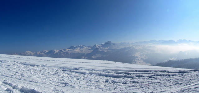 Breitbildfoto mit Blick Richtung Druesberg. Dort oben waren wir auch schon