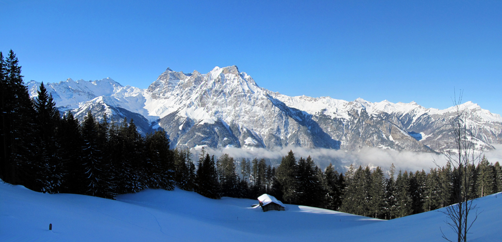 Breitbildfoto mit Blick Richtung Brunnistock, Uri Rotstock und Gitschen