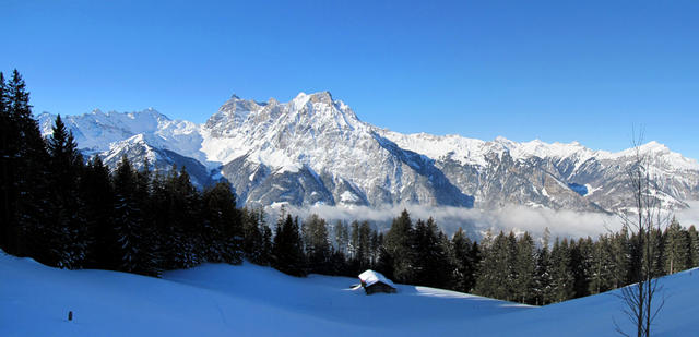 Breitbildfoto mit Blick Richtung Brunnistock, Uri Rotstock und Gitschen