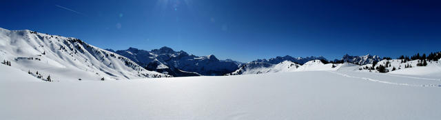 super schönes Breitbildfoto mit Blick in die Urner Alpen