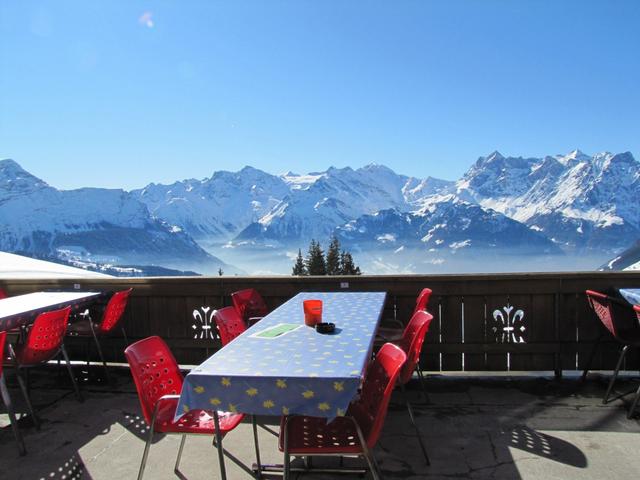 was für ein Panorama auf der Terrasse des Berggasthaus aus gesehen